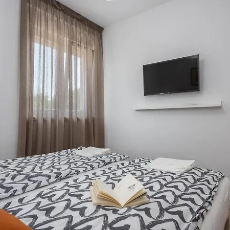 Apartament Lucija *