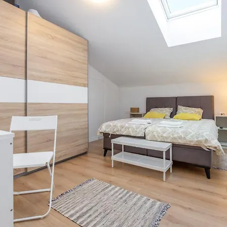 Lucija Appartement *
