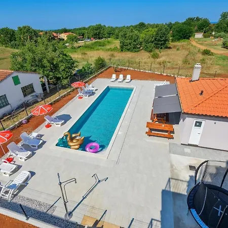 Lucija Apartment *