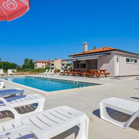 Lucija Apartment *