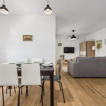 Apartment Lucija *