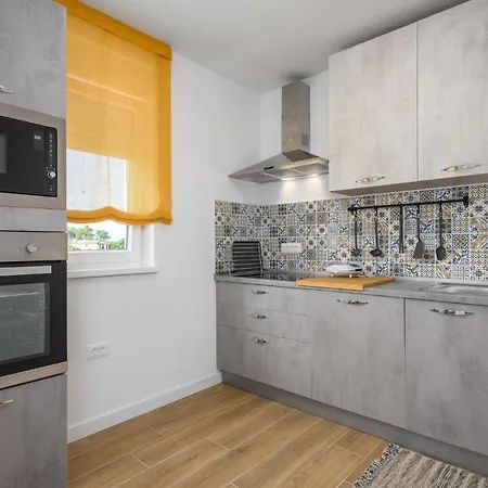 Apartment Lucija *